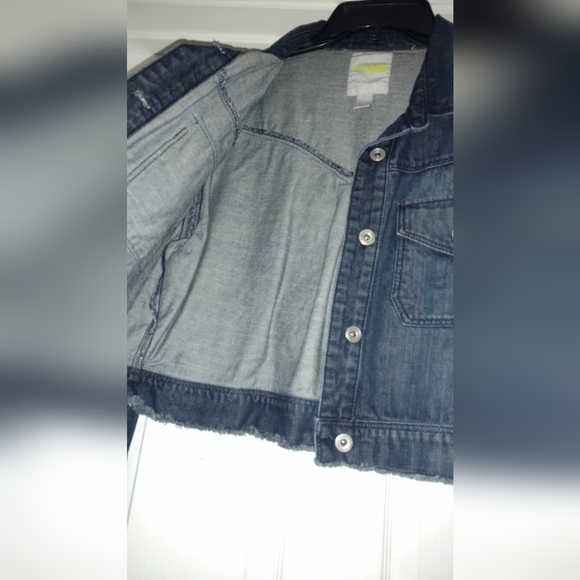 Charlotte Russe Cropped Jean Jacket - Picture 4 of 7